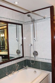 Deep Soaking Bathtub